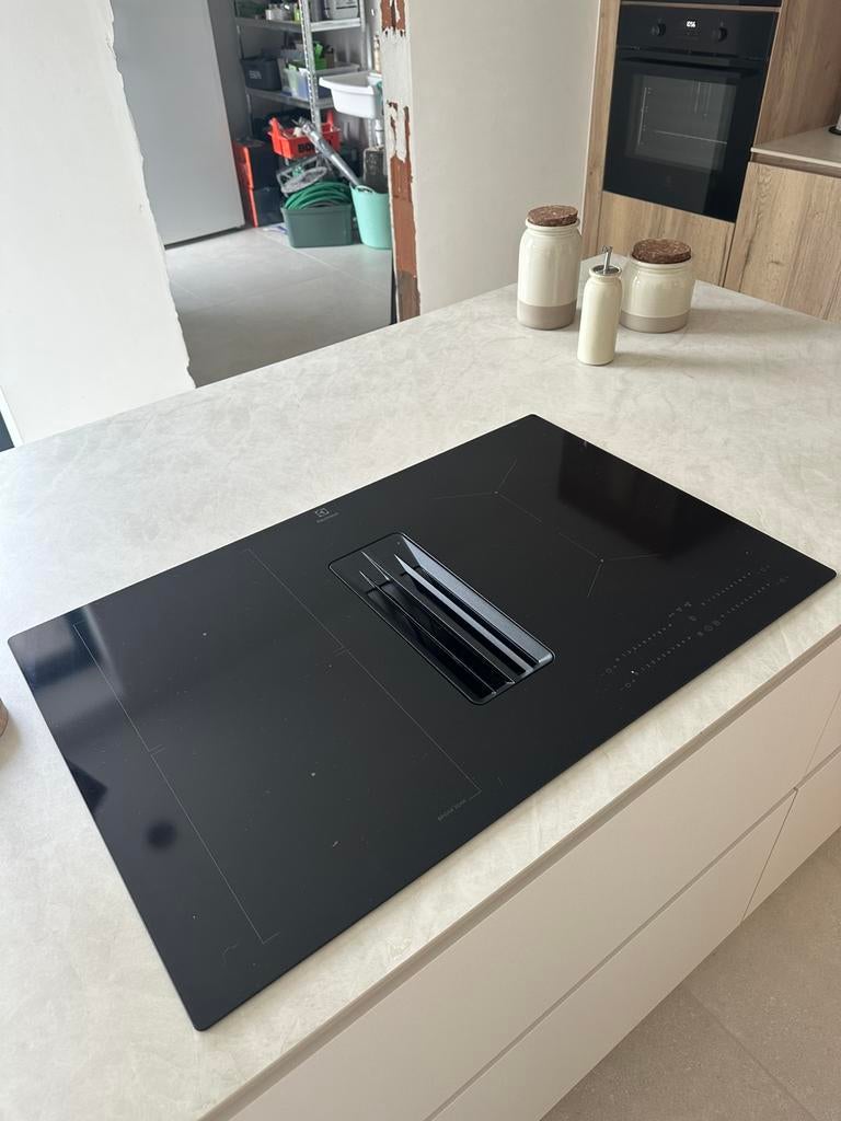 Cuisinière à induction Electrolux avec extracteur intégré, Electroménager, Tables de cuisson, Comme neuf, Enlèvement