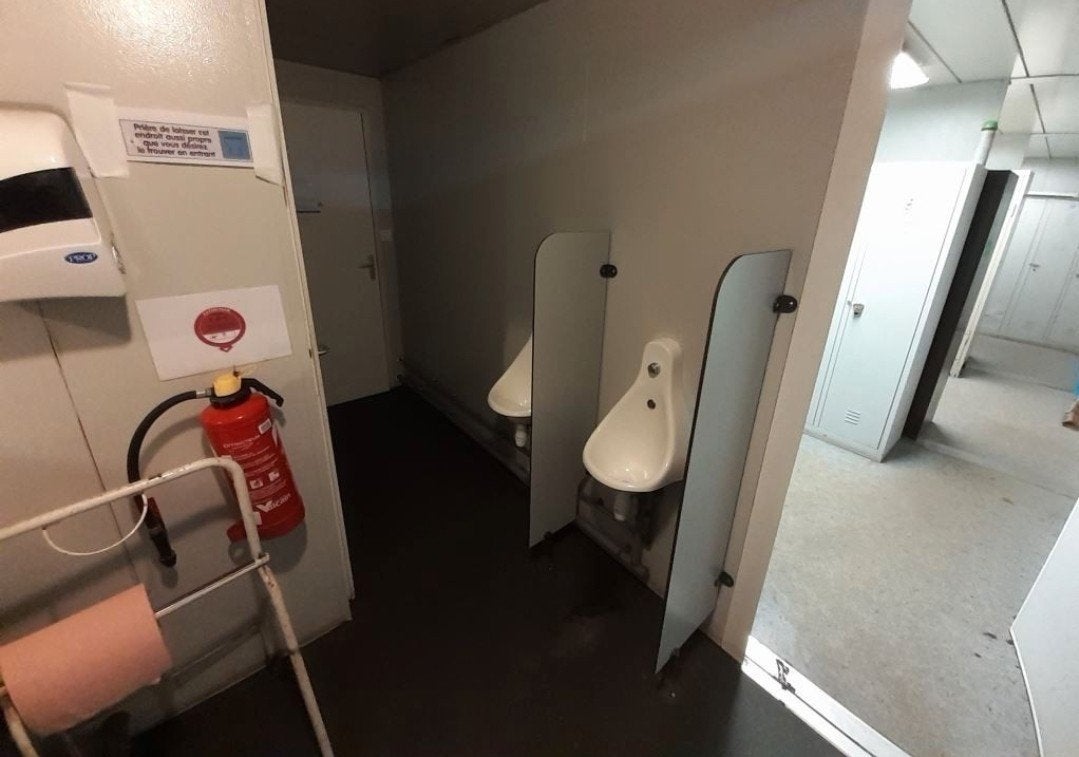 BUNGALOW ALGECO WC SANITAIRES TOILETTES, Articles professionnels, Enlèvement ou Envoi