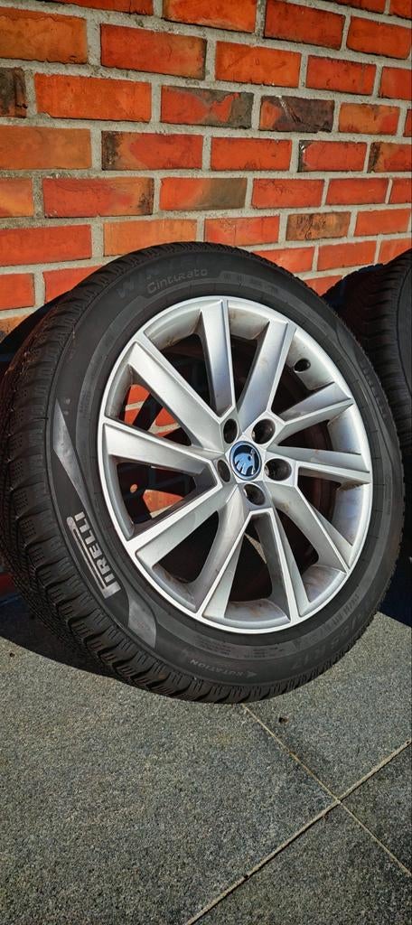 Skoda 17" Velgen + Nieuwe banden, Auto-onderdelen, Ophalen, 215 mm, Banden en Velgen, Nieuw