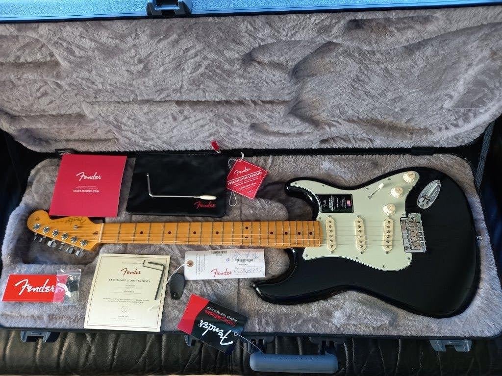 Neuve: Fender American Professional II Strat Black SSS MN, Musique & Instruments, Enlèvement ou Envoi, Neuf, Solid body, Fender