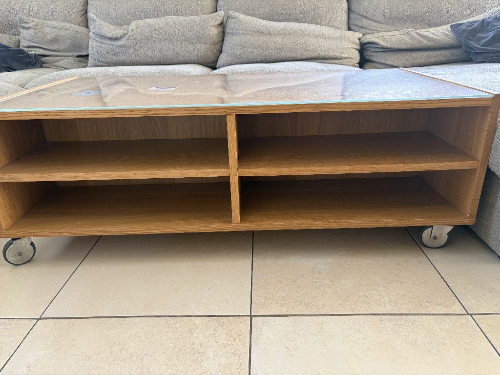 Salontafel op wieltjes met glazen blad, Huis en Inrichting, Ophalen, Gebruikt, 100 tot 150 cm, 50 tot 100 cm