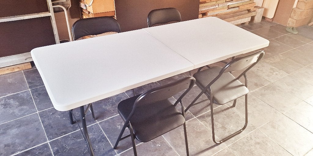 Tafels en stoelen te huur, Ophalen, Zo goed als nieuw