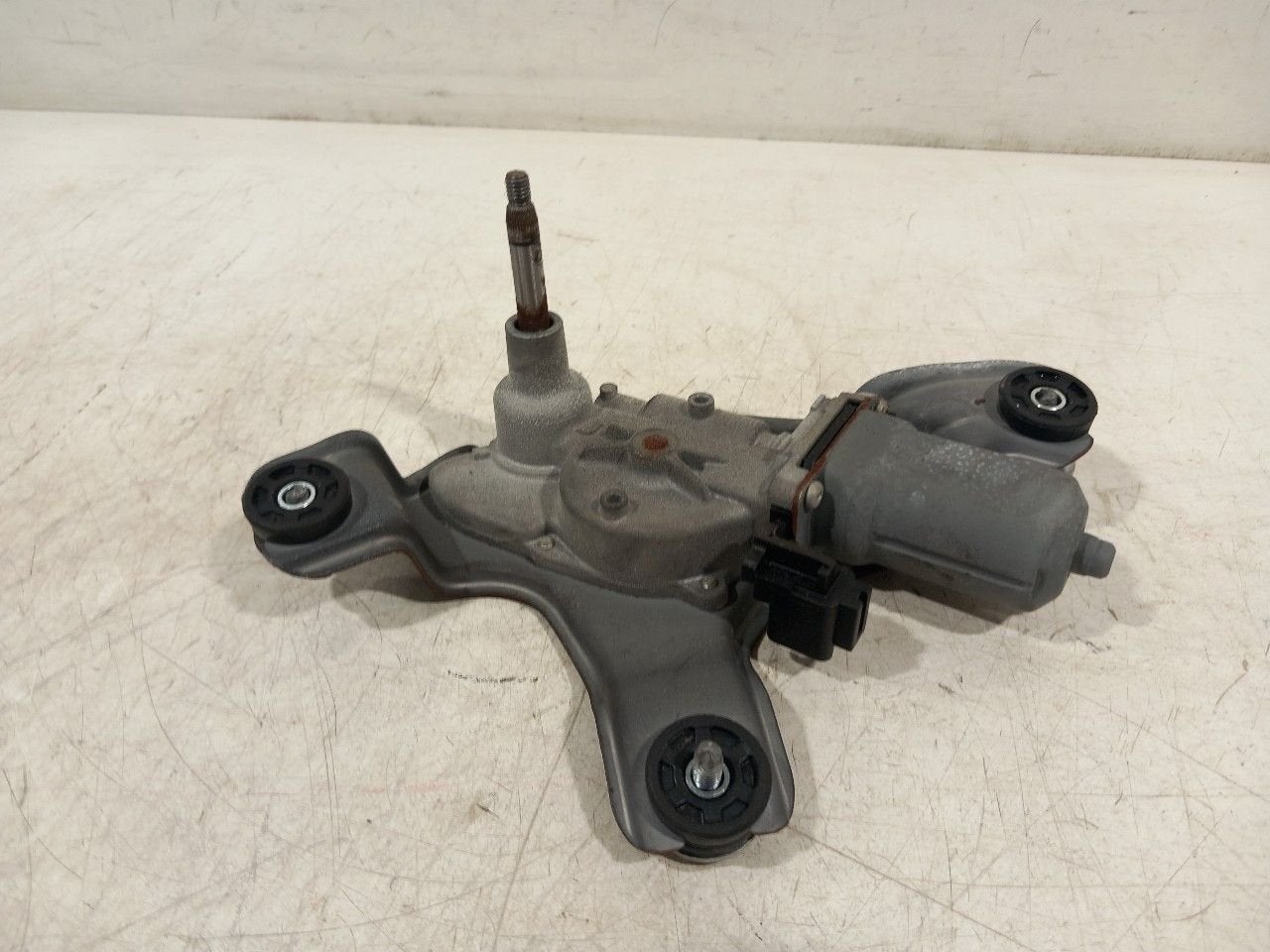 Ruitenwissermotor achter Suzuki Swift, Onderdelen@venauto.nl, Van der Ven Autorecycling B.V., Gebruikt, Ettenseweg 76, 4706 PB Roosendaal, The Netherlands