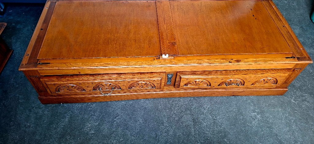 Castilliaanse klerenkast, Antiek en Kunst, Ophalen