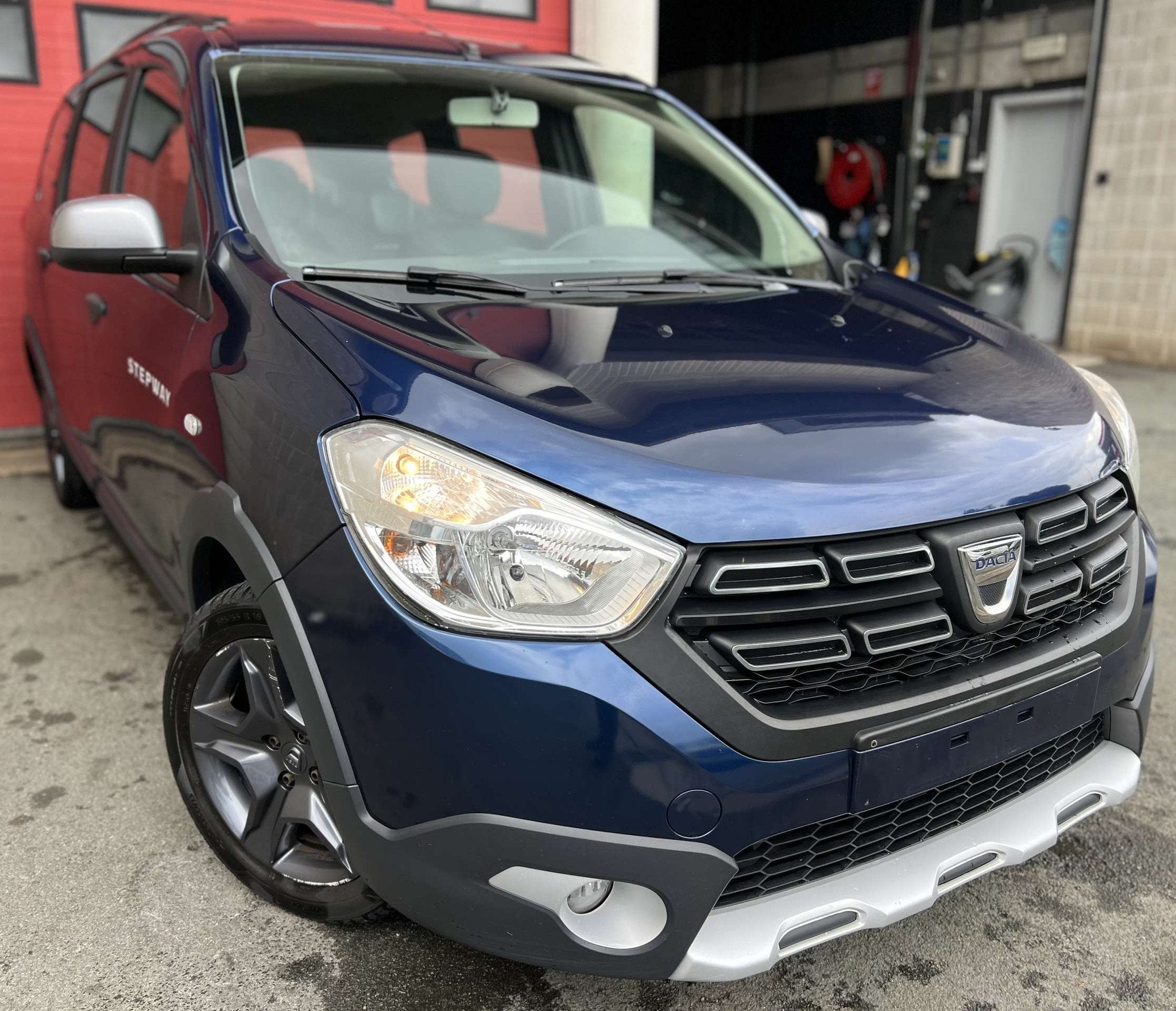 Dacia Lodgy Stepway 1.2 TCe Explorer+ 7 PL +CLIM +CAMÉRA +N, Autos, Euro 6, Entreprise, 7 places, Autre carrosserie