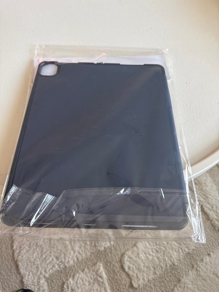 iPad Air 13 inch (2024) hoes met penhouder – nieuw, Computers en Software, Laptopstandaarden, Zo goed als nieuw, Ophalen