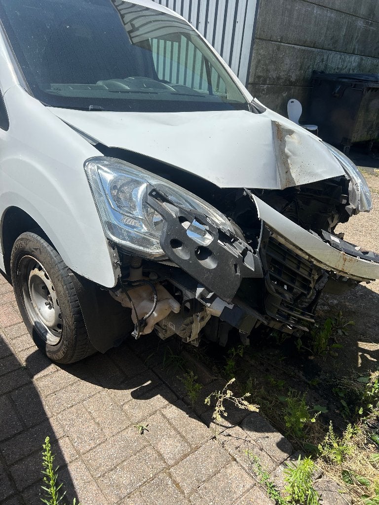 Accident d'une Peugeot partner, 2 places, Boîte manuelle, Berlingo, Diesel