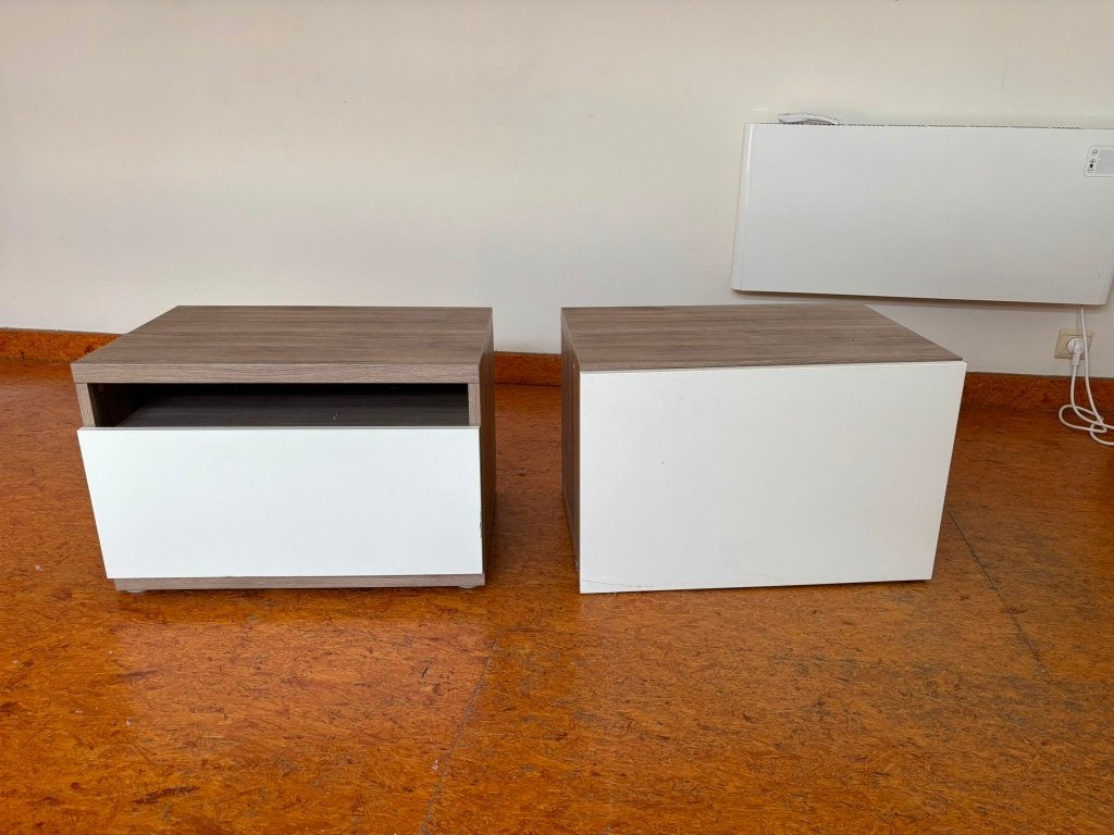 2 tables de nuit modernes, Maison & Meubles, Enlèvement, Utilisé