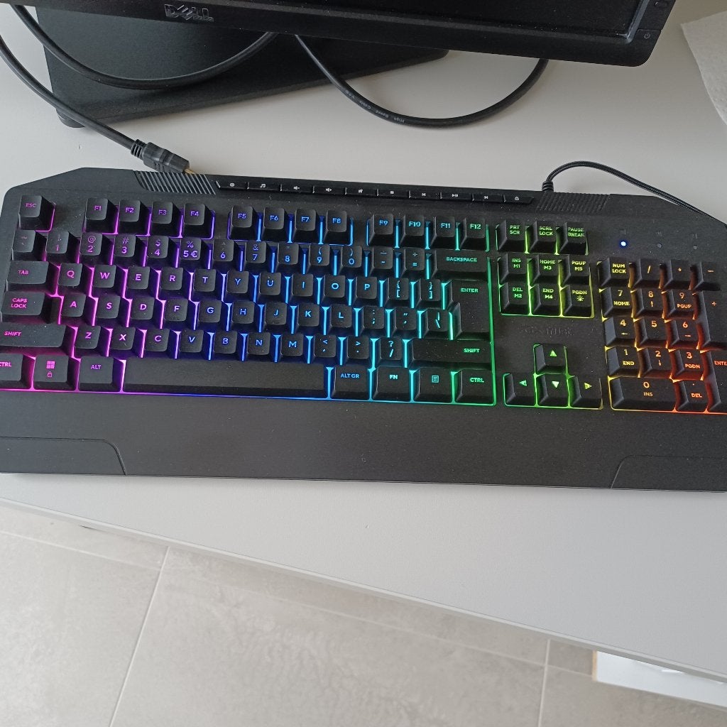 toetsenbord ( nieuw) met verlichting, Computers en Software, Toetsenborden, Ophalen of Verzenden, Qwerty