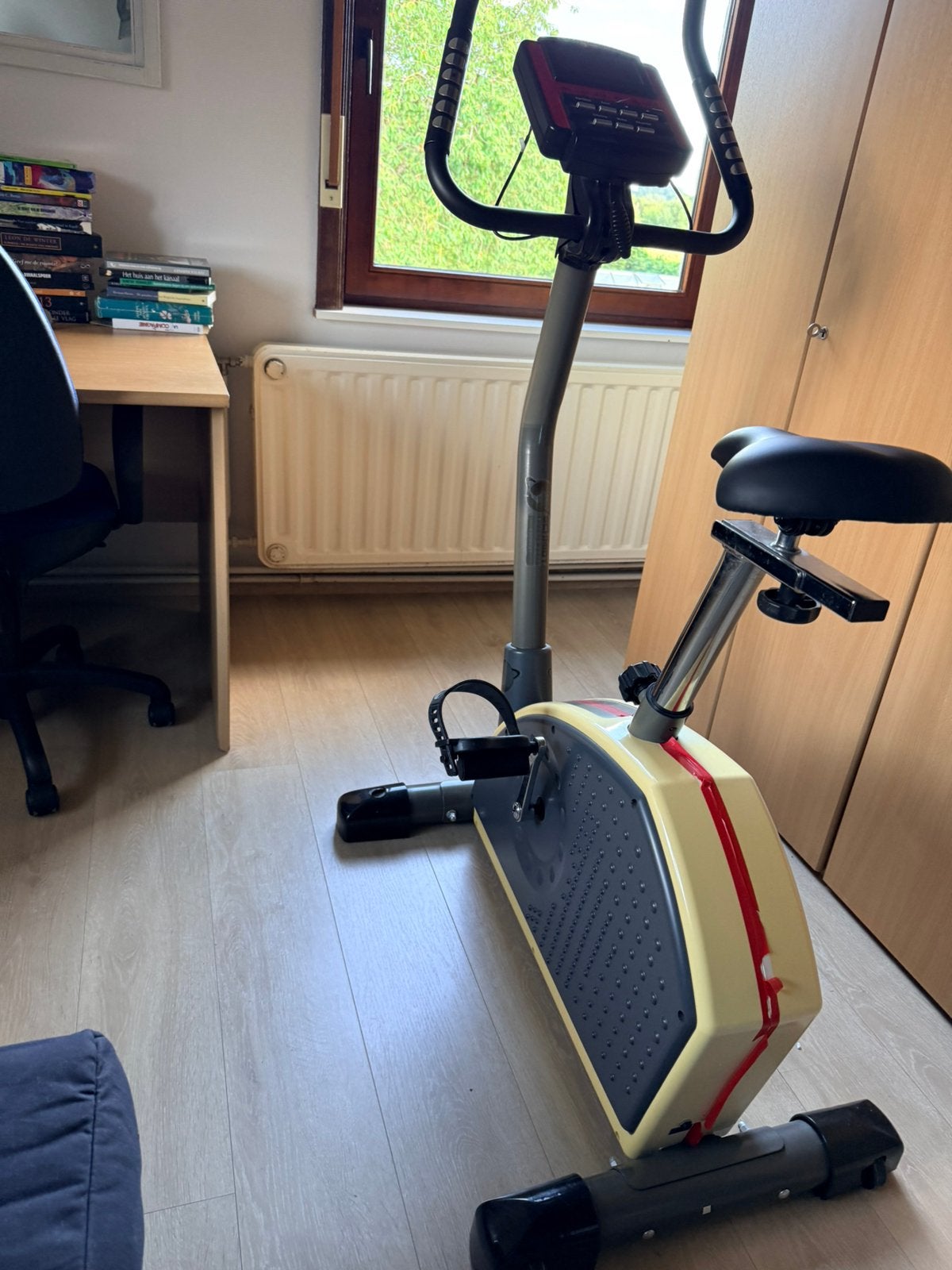 Hometrainer, Sport en Fitness, Ophalen, Zo goed als nieuw, Hometrainer
