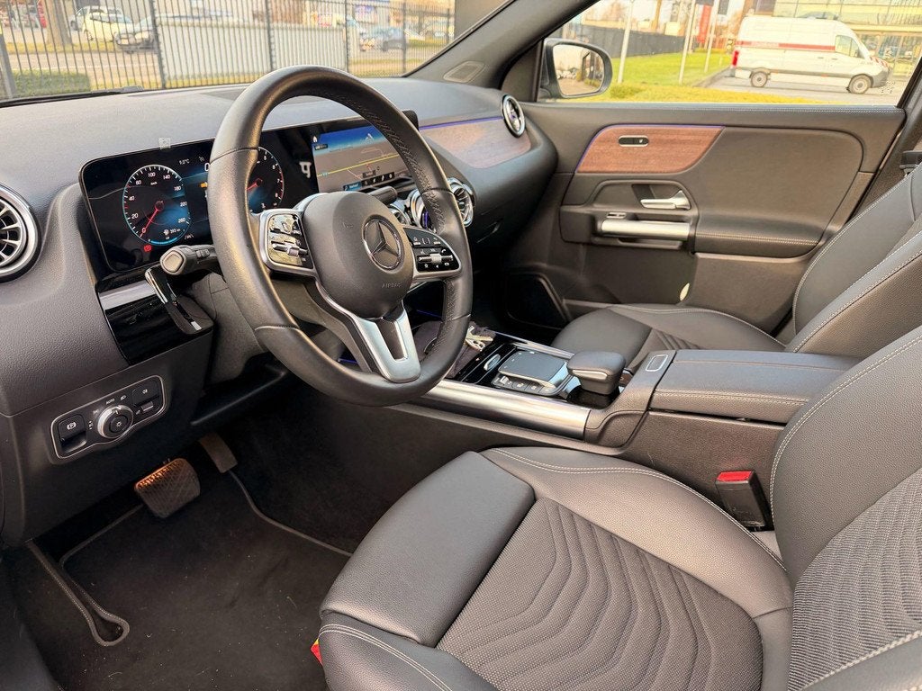 Mercedes-Benz GLA 200 Luxury Line + MULTIBEAM LED + PANO DAK, Autos, Electronic Stability Program (ESP), Argent ou Gris, Achat