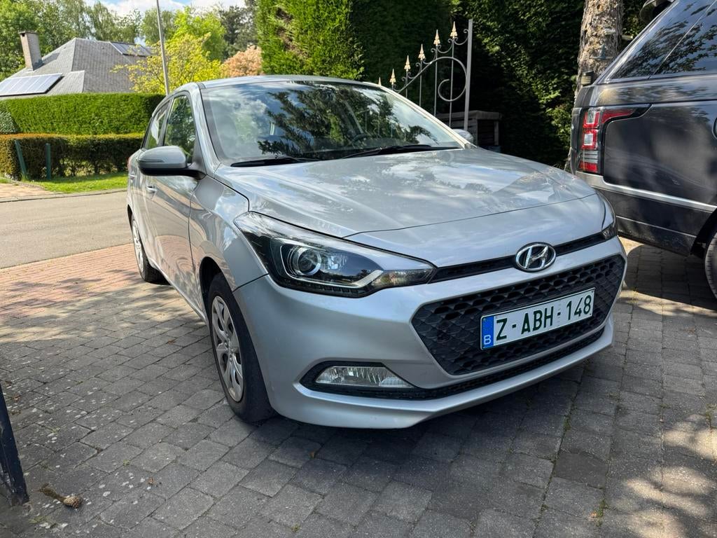 Hyndai I20 diesel 1100 cc 99600 km, Autos, Hyundai, Argent ou Gris, Achat, Entreprise, Tissu