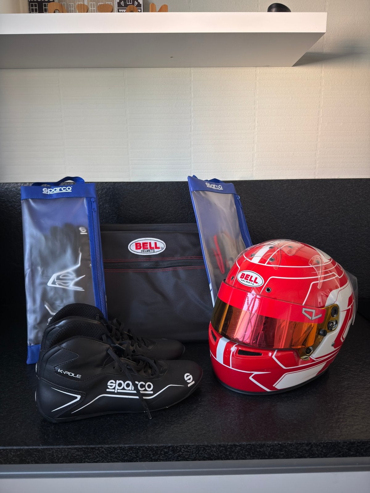Complete kartingset BELL KC7-CMR Charles Leclerc 56 + Sparco, Sport en Fitness, Karting, Ophalen, Zo goed als nieuw, Helm of Handschoenen