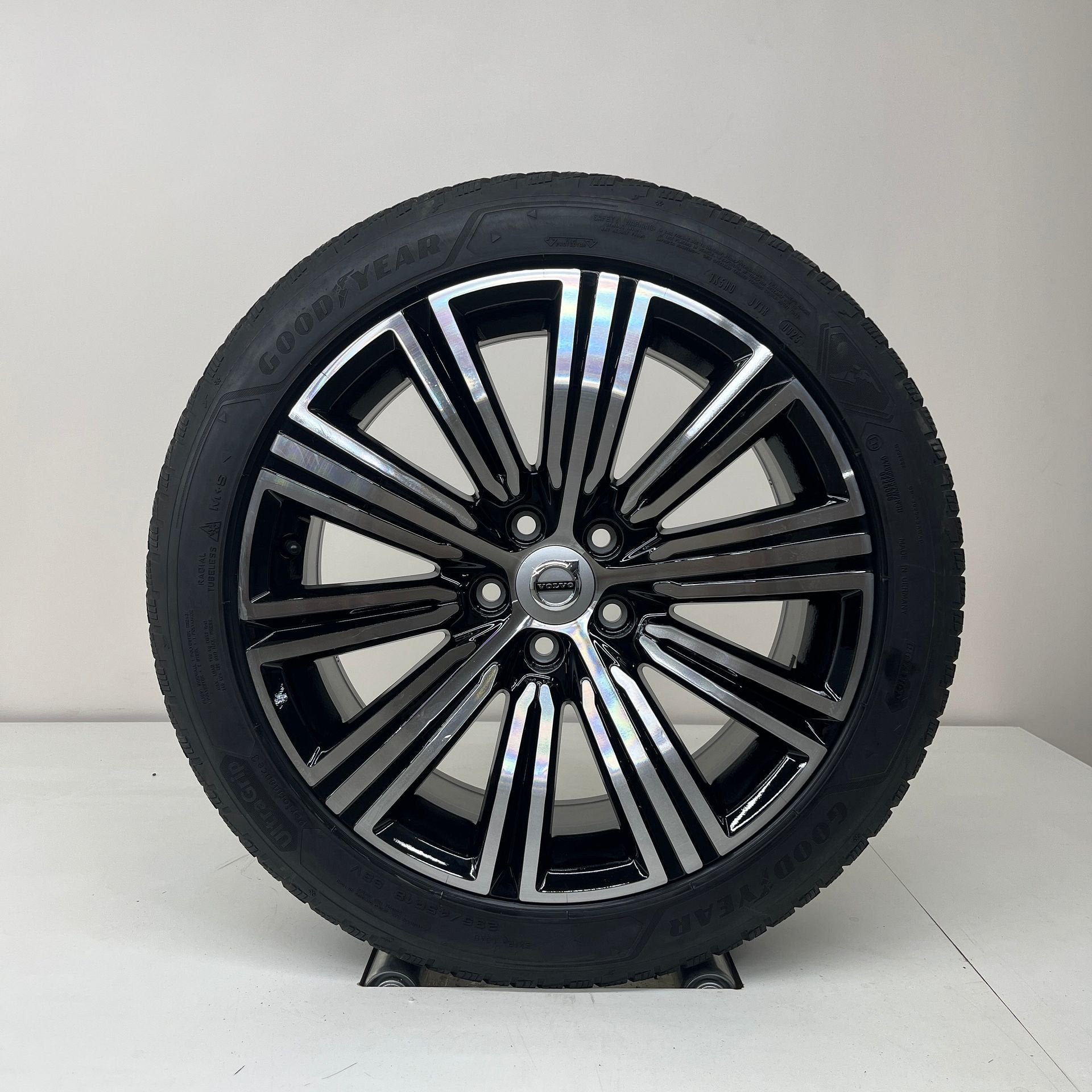Volvo V60 / S60 - 18 inch - winterbanden, Auto-onderdelen, Banden en Velgen, 18 inch, Gebruikt, Banden en Velgen, 235 mm