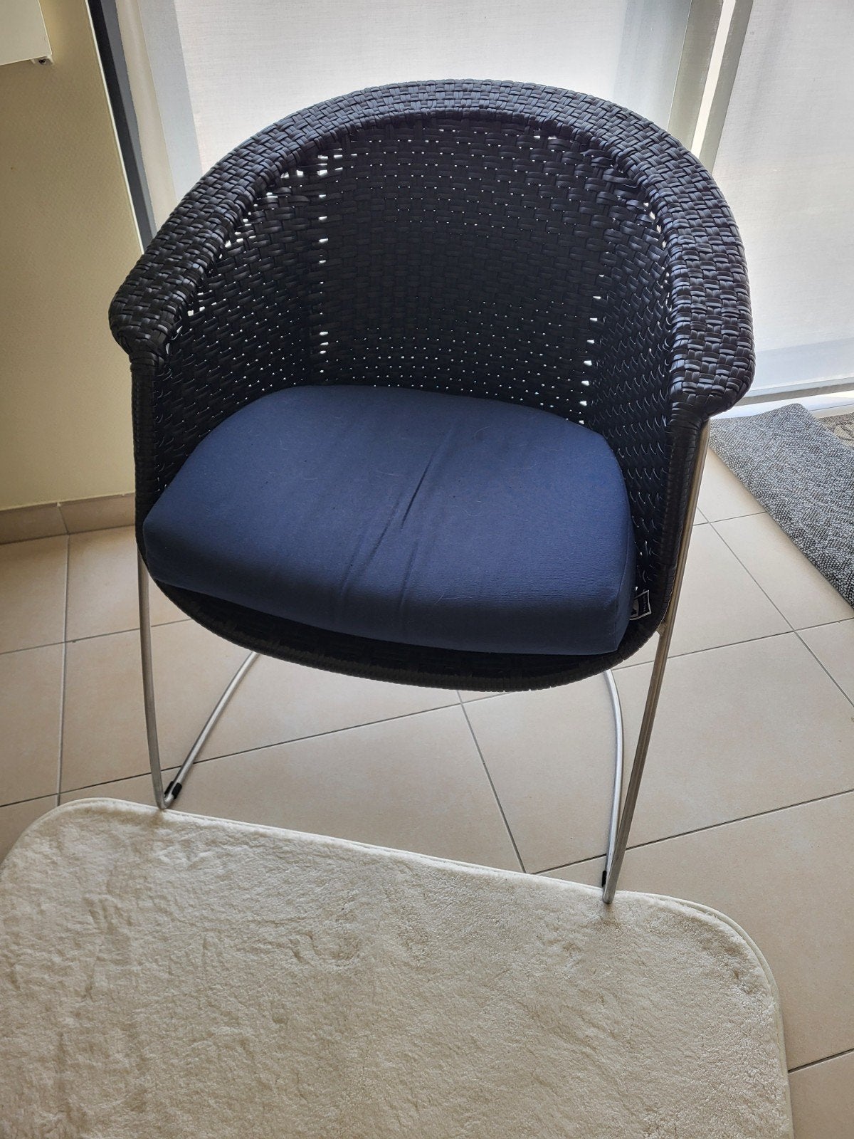 Mooie zwarte stoel merk Val-Eur, Ophalen, Blauw