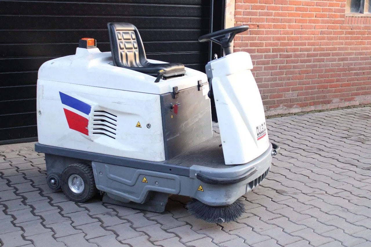 Dulevo 100SE zit veegmachine elektrische accubj 2026, Articles professionnels, Machines & Construction | Entretien & Nettoyage