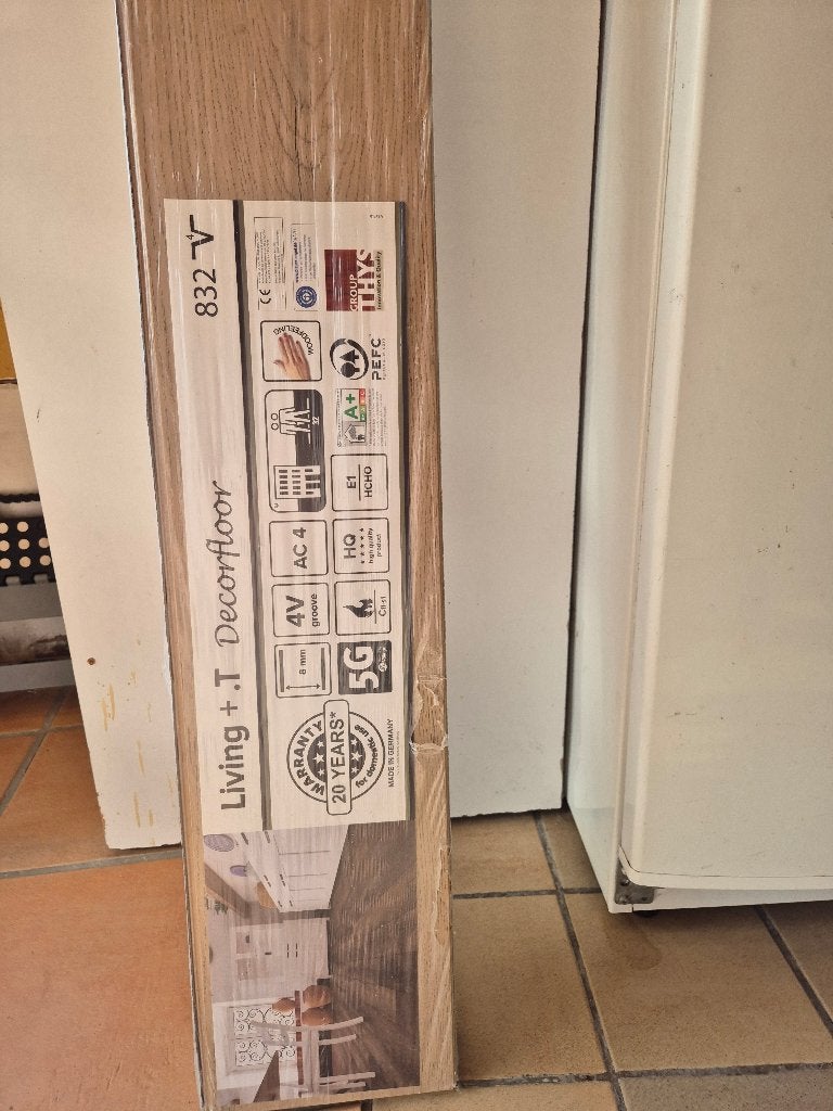 Sol stratifié, Neuf, Parquet, Beige, 10 à 25 m²