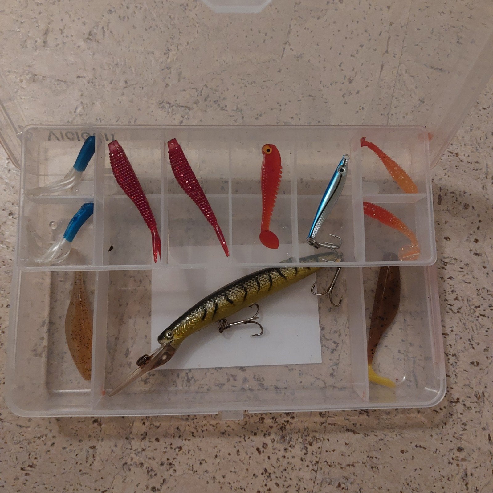 Mix roofvis kunstaas in tacklebox (Plug + Shads), Watersport en Boten, Ophalen of Verzenden, Gebruikt
