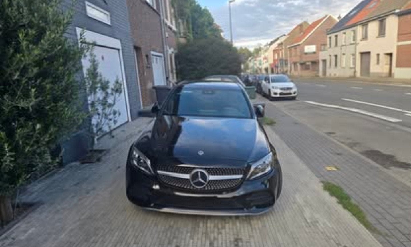 Mercedes-Benz C-Klasse 180 Automaat | AMG | Burmester, Auto's, 4 deurs, 4 cilinders, Leder en Stof, Zwart