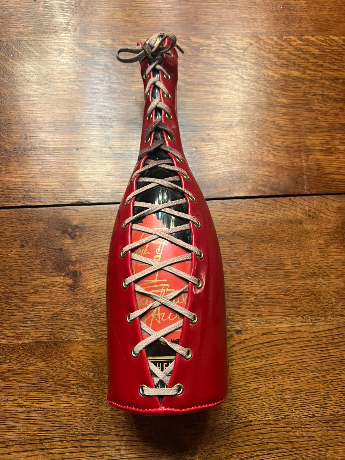 Laurent-Perrier champagne – lege fles met  rode veterhoes, Ophalen, Champagne