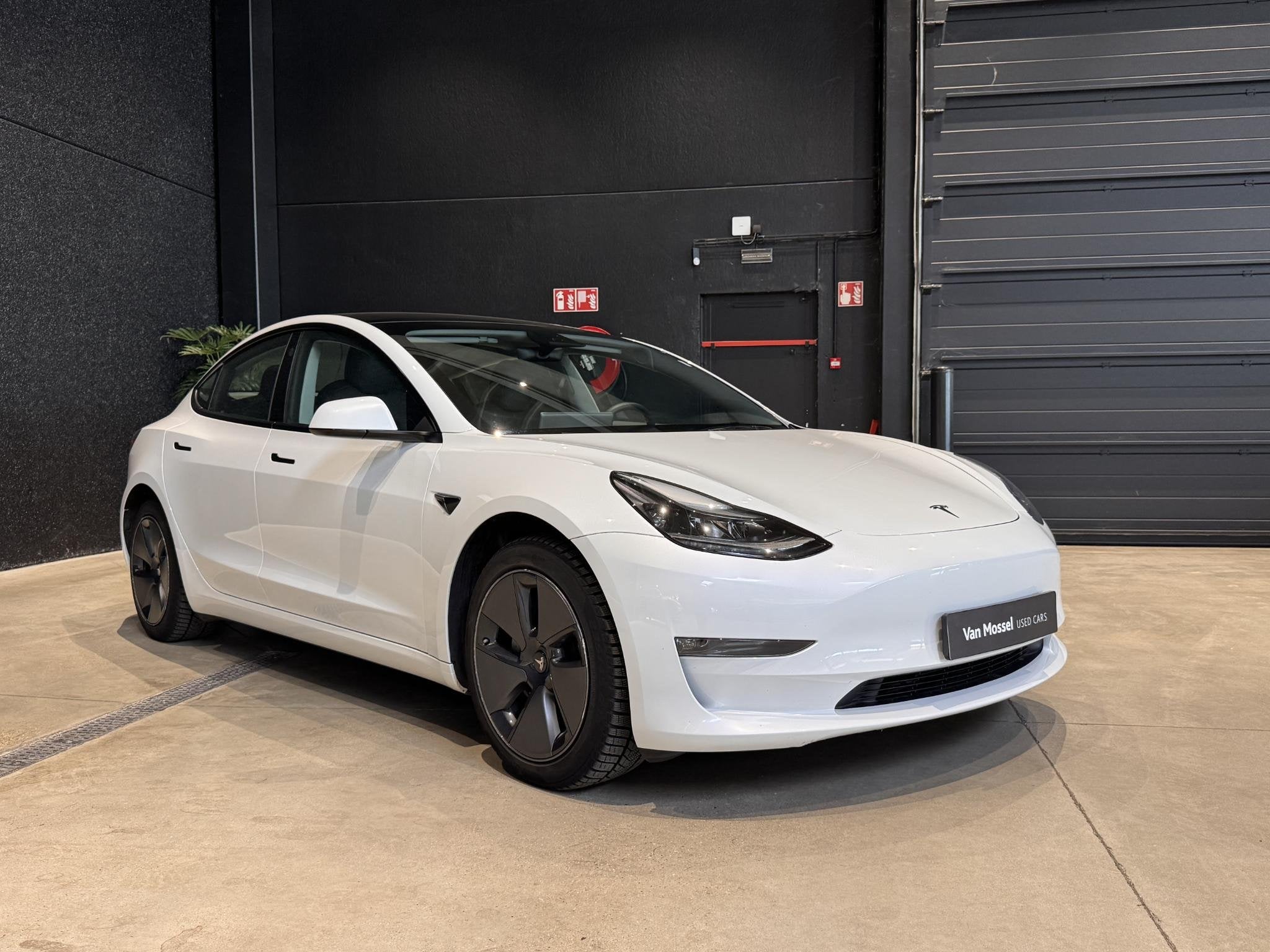 Tesla Model 3 Long-Range Dual Motor AWD, Achat, 4 portes, Entreprise, Boîte manuelle