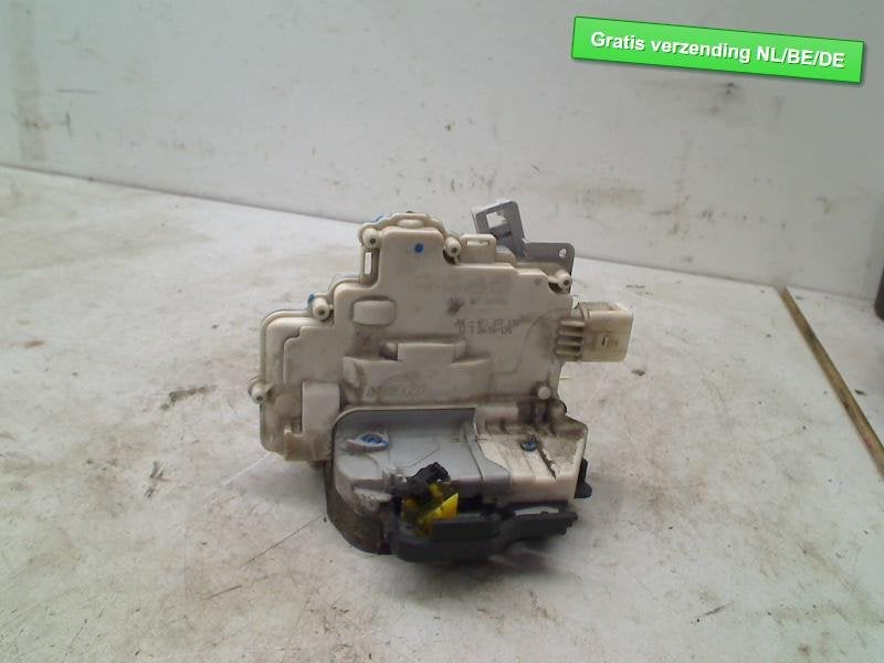 SERRURE DE PORTE AVANT DROITE Audi A6 (C6) (4F1837016), Autos : Pièces & Accessoires, Auto-Union-Straße  1,
85057  Ingolstadt, DE