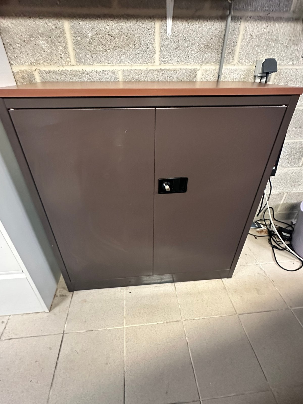 Armoire métallique avec dessus en bois, Enlèvement ou Envoi, Comme neuf