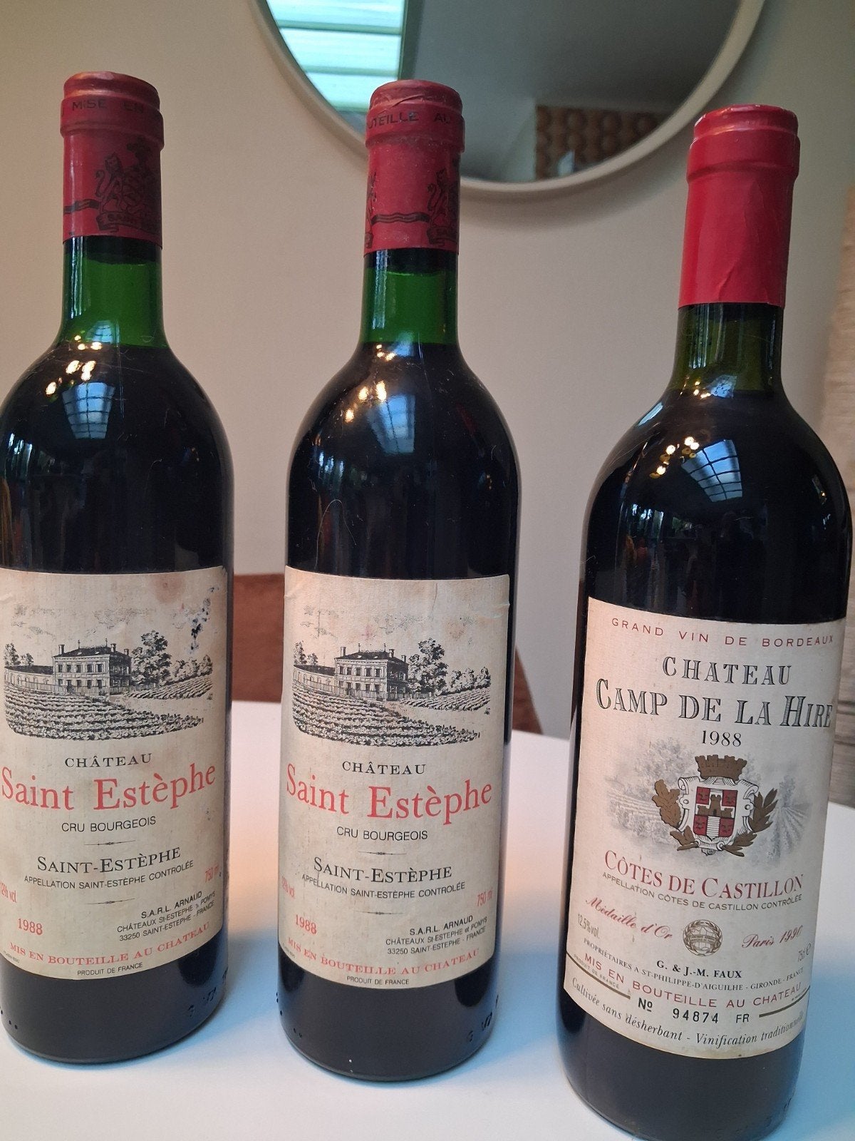 vieux vin 1988 château Saint Estèphe en camp de la Hire, Collections, Comme neuf, Enlèvement, Vin rouge, France
