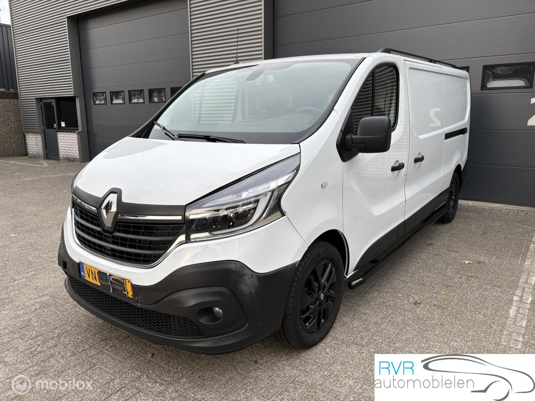 Renault Trafic bestel 2.0 dCi T29 L2H1 AUTOMAAT/NAVI/SCHADE, Auto's, Stof, Gebruikt, Zwart, 4 cilinders
