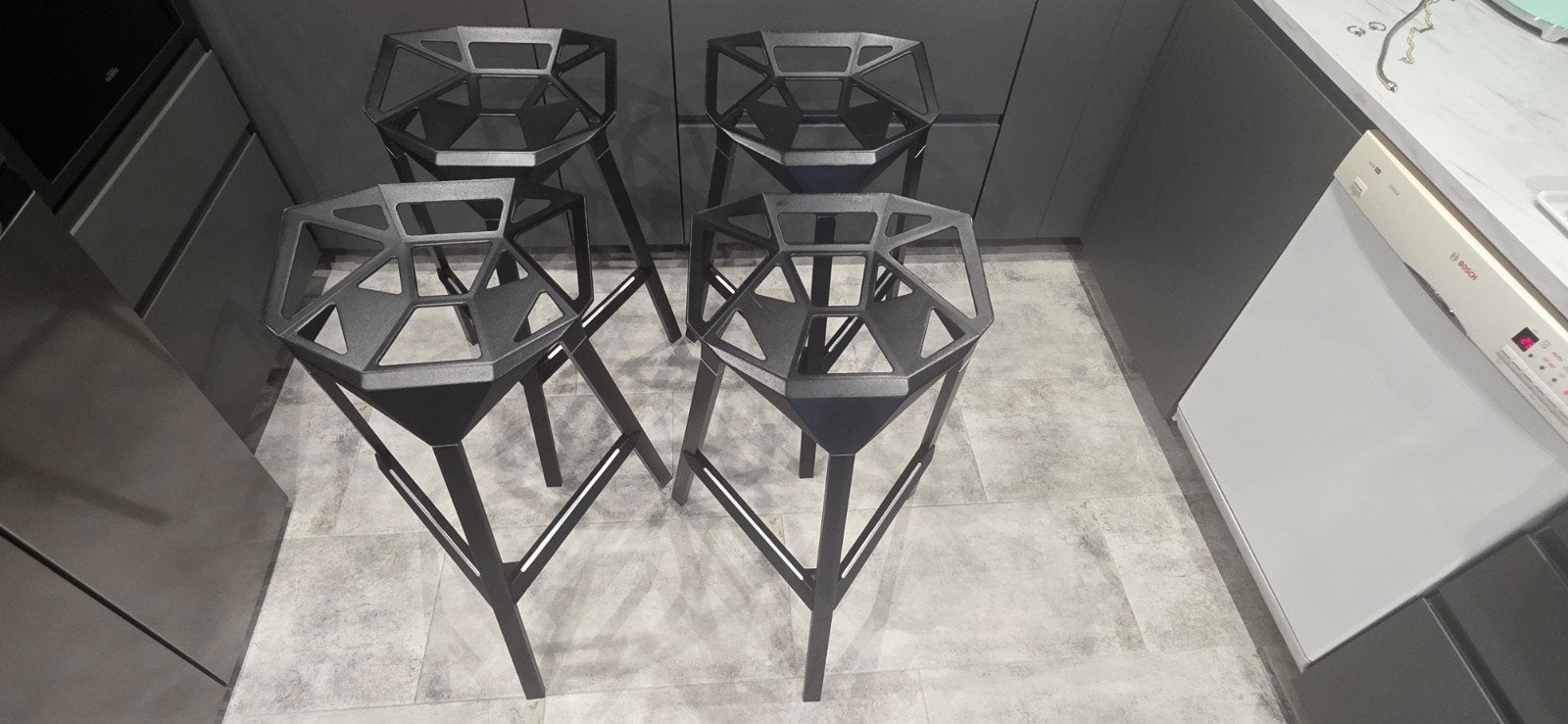 Lot de 4 tabourets MAGIS Stool_One – Konstantin Grcic, 4 tabourets, Enlèvement
