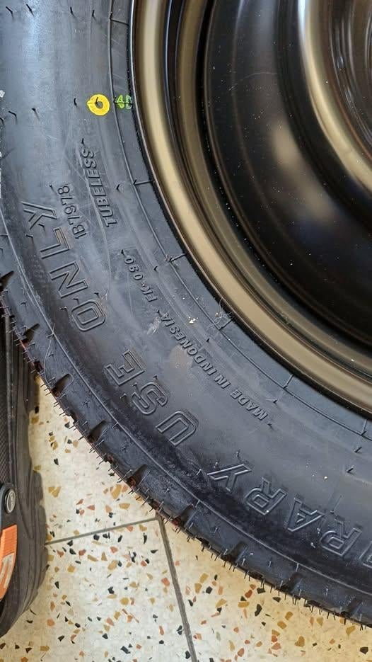 A vendre jante  17" pouces  toyota yaris, Neuf, Pneus été, 17 pouces, Enlèvement