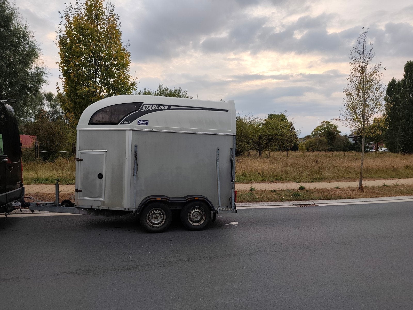 paarden trailer voor 2 paarden en zadelmak er bij, Ophalen, Aluminium, 2-paards trailer