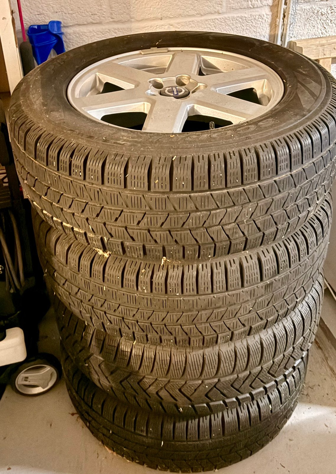 4 Pneus d'hiver Pirelli Scorpion Volvo XC90 - W 235/65 R 17, Autos : Divers, Pièces de sport automobile, Comme neuf, Enlèvement