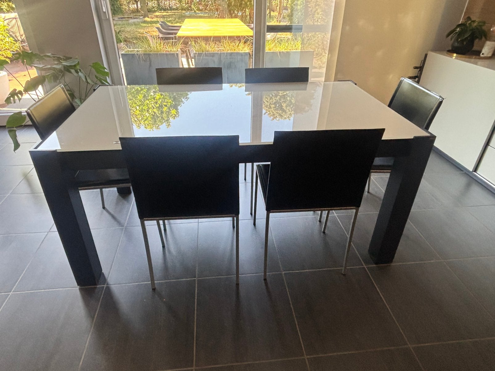 Uitschuifbare tafel met 8 lederen stoelen, Ophalen, Gebruikt