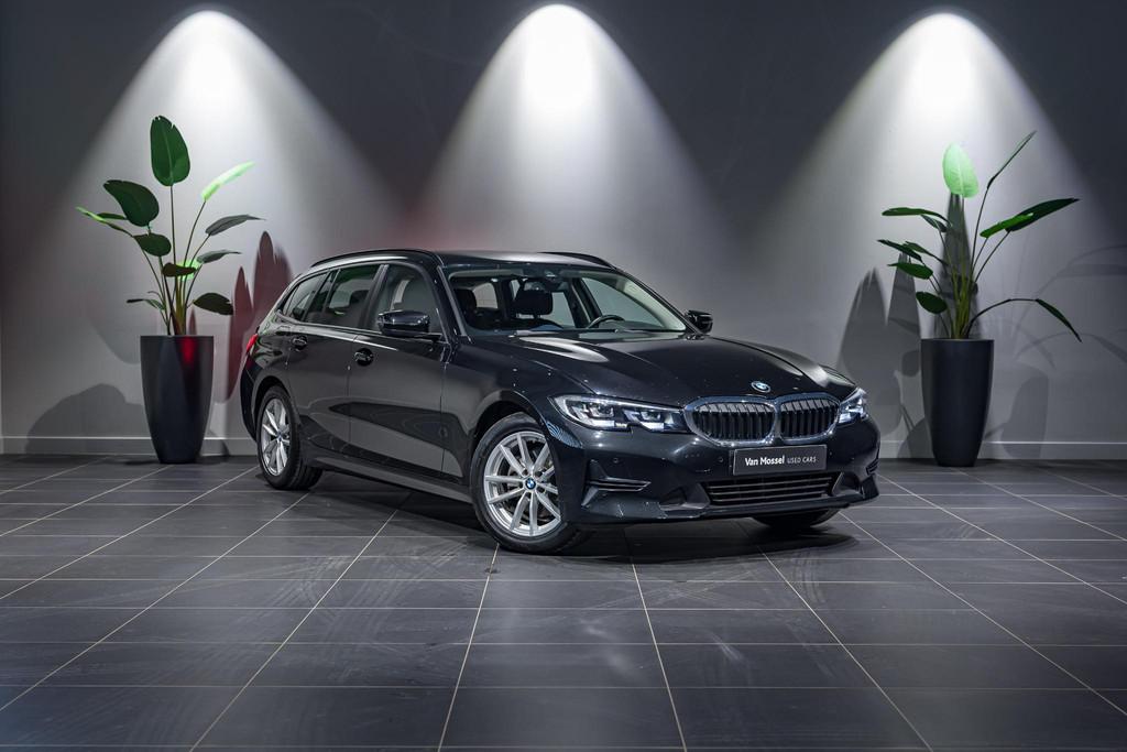 BMW 3-serie Touring 320d (140 kW) CAMERA | HEAD-UP DISPLAY |, Auto's, BMW, Automaat, Euro 6, 4 cilinders, 109 g/km