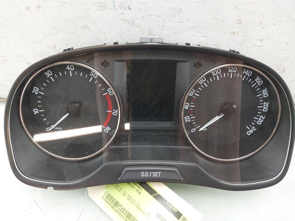 INSTRUMENTS DE BORD Skoda Fabia III (NJ3) (|6V0920730B|), Utilisé, Info@skoda-auto.de, Skoda, Max-Planck-Straße  3-5
64331  Weiterstadt, DE