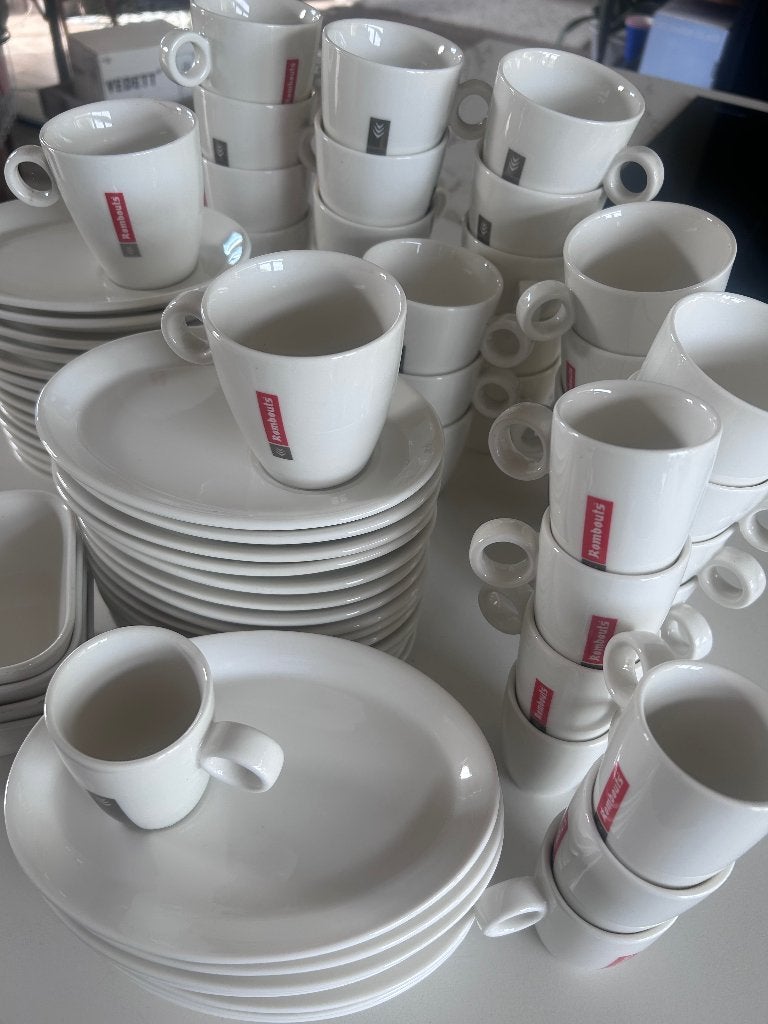 Lot neuf de vaisselles hôtelière en céramique, Maison & Meubles, Neuf, Service complet, Céramique, Enlèvement