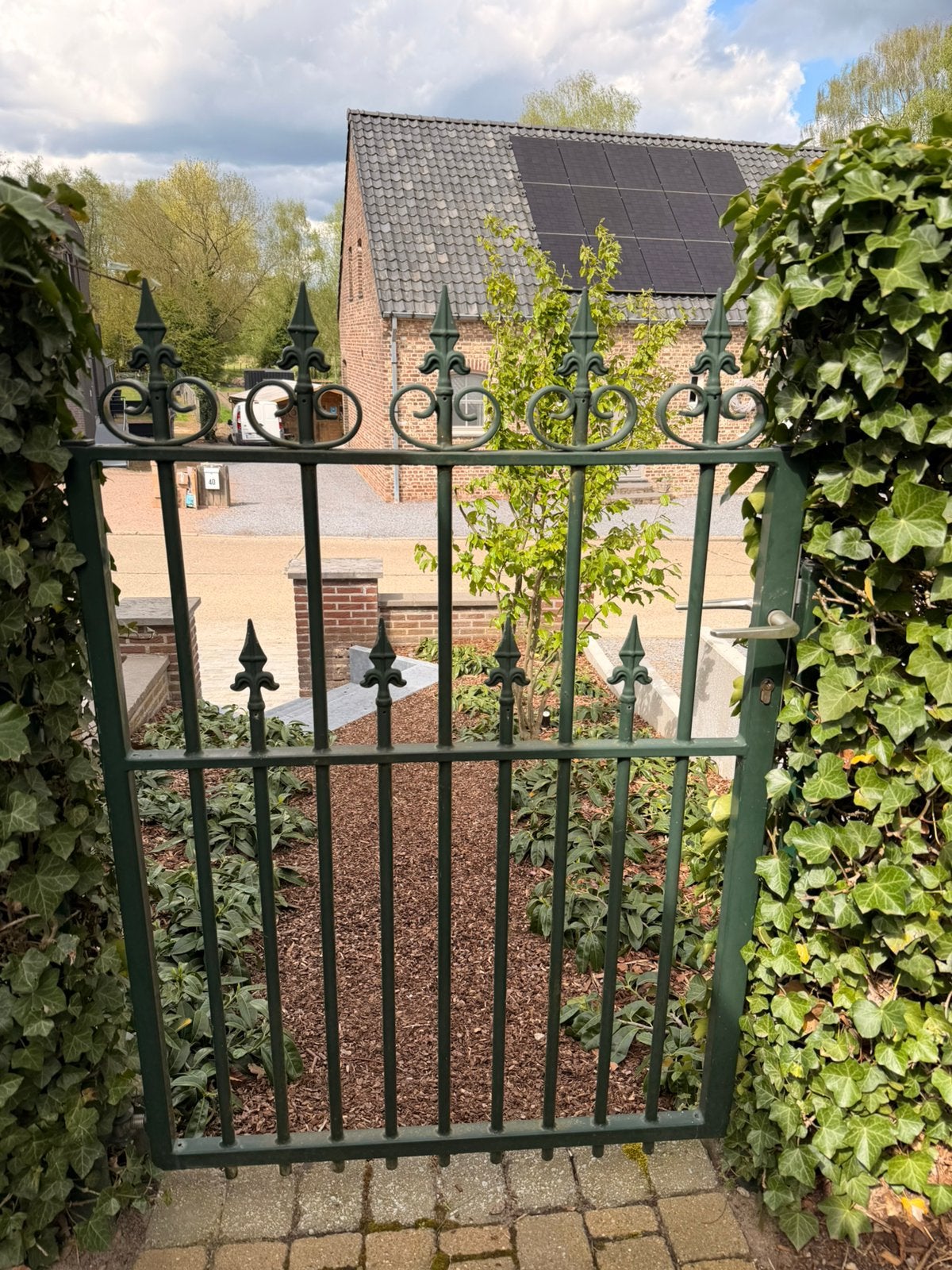 2 mooie gegalvaniseerde ijzeren poorten, Clôture ornementale, Comme neuf, Enlèvement, Fer