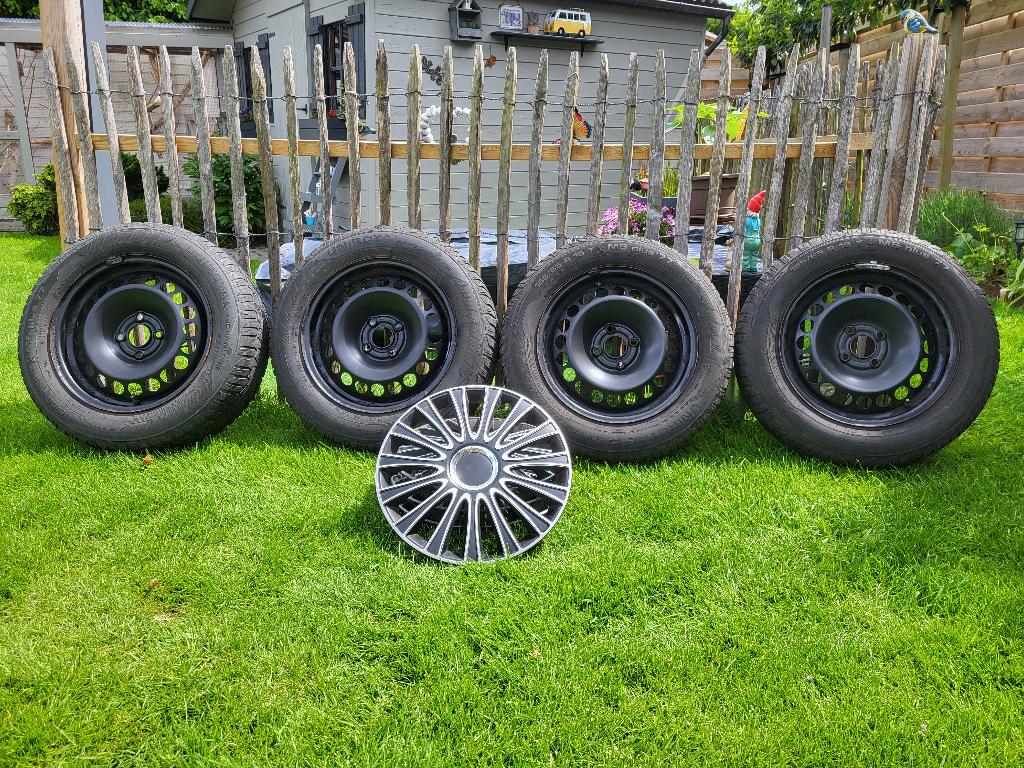 Winterbanden Opel Corsa E, Auto-onderdelen, Banden en Velgen, Ophalen, Gebruikt, 15 inch, Banden en Velgen