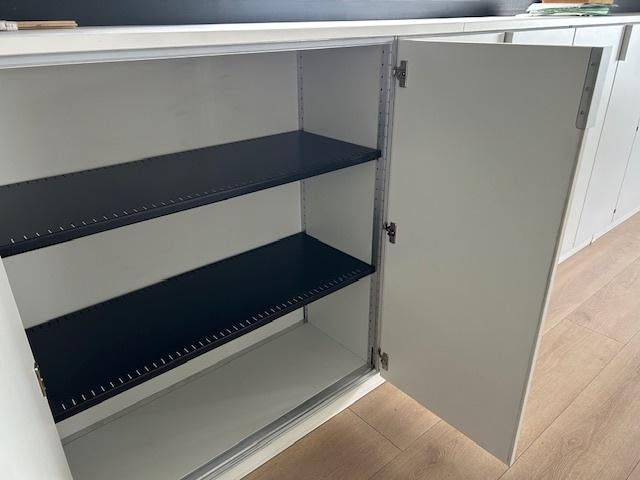 bureaukast laag, Ophalen, 100 tot 150 cm, Zo goed als nieuw, 200 cm of meer