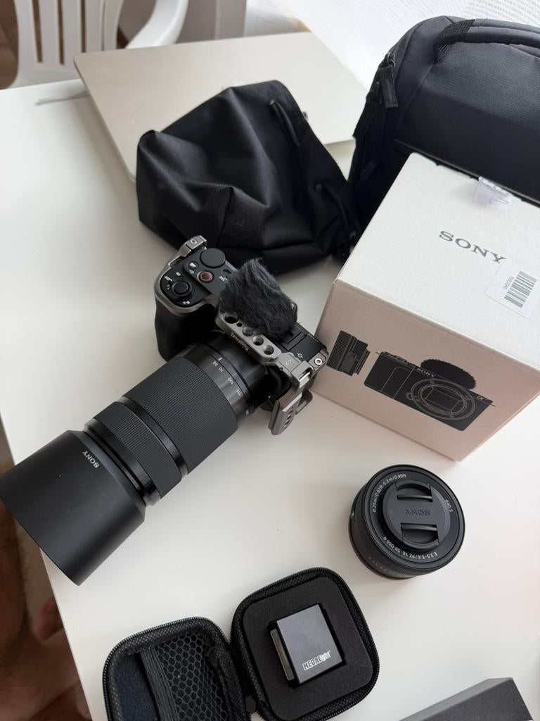 Sony ZV-E10 M2 + Lenzen + Extras, Ophalen, Zo goed als nieuw, Sony
