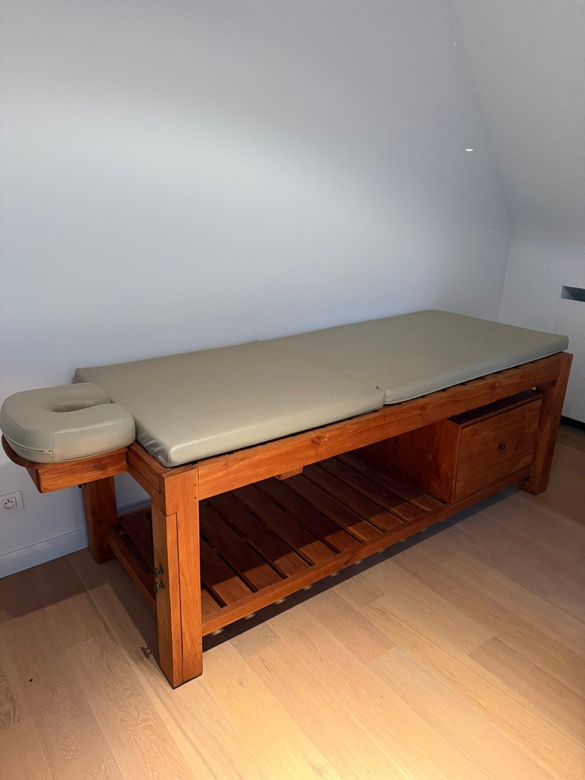 Table de massage en teck, Sports & Fitness, Enlèvement, Utilisé, Table de massage