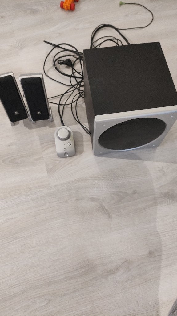Logitech Z3 (kabel defect), Computers en Software, Ophalen, Gebruikt, Audiokanaal 2.1, Logitech