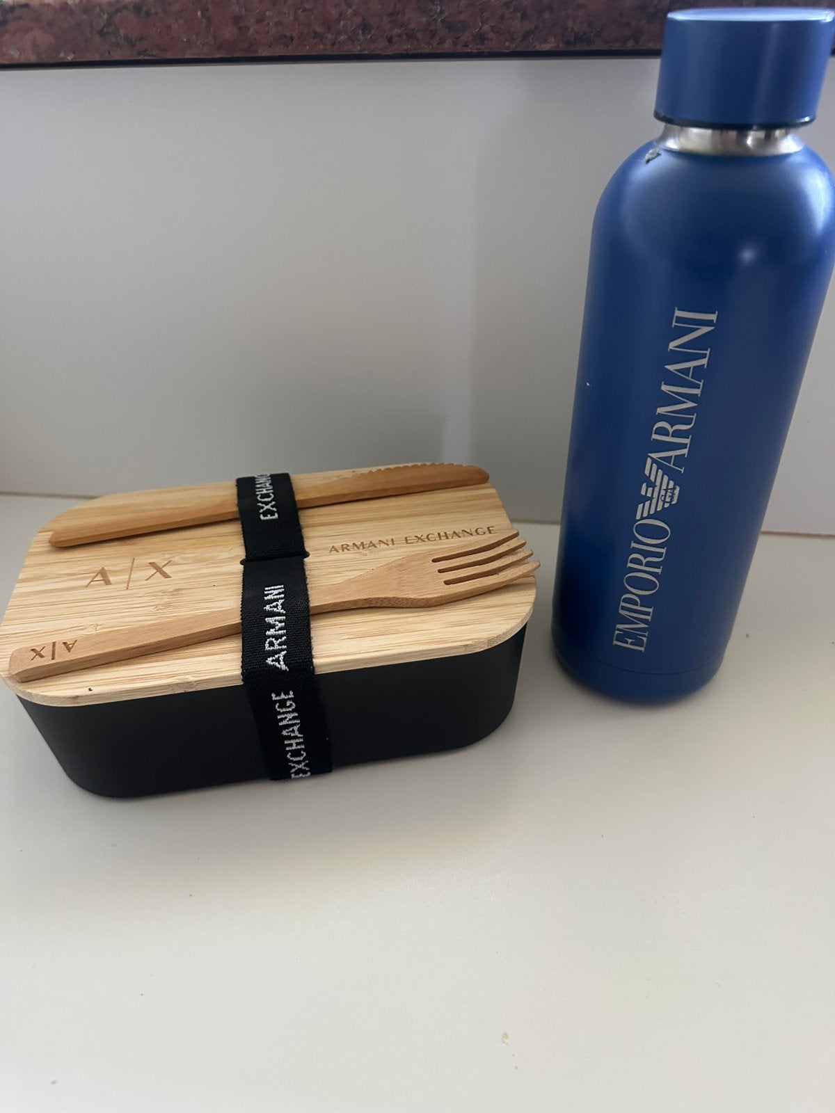 Nouvelle boîte à lunch et bouteille thermos Armani, Enlèvement ou Envoi, Neuf