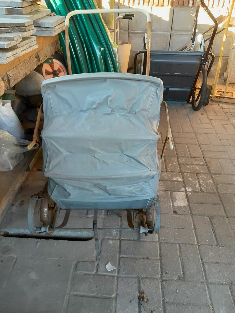 Oude kinderwagen te restaureren, Ophalen