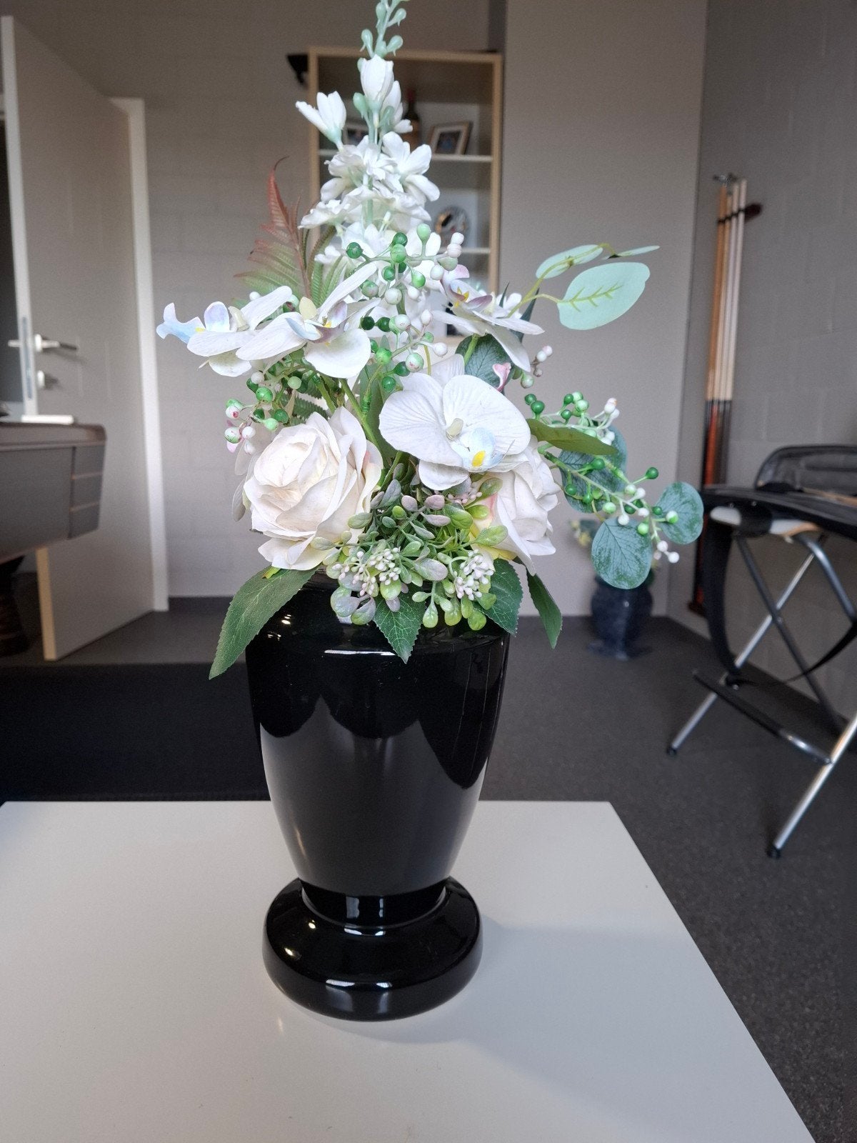 Decoratieve zwarte marmeren vaas, Ophalen