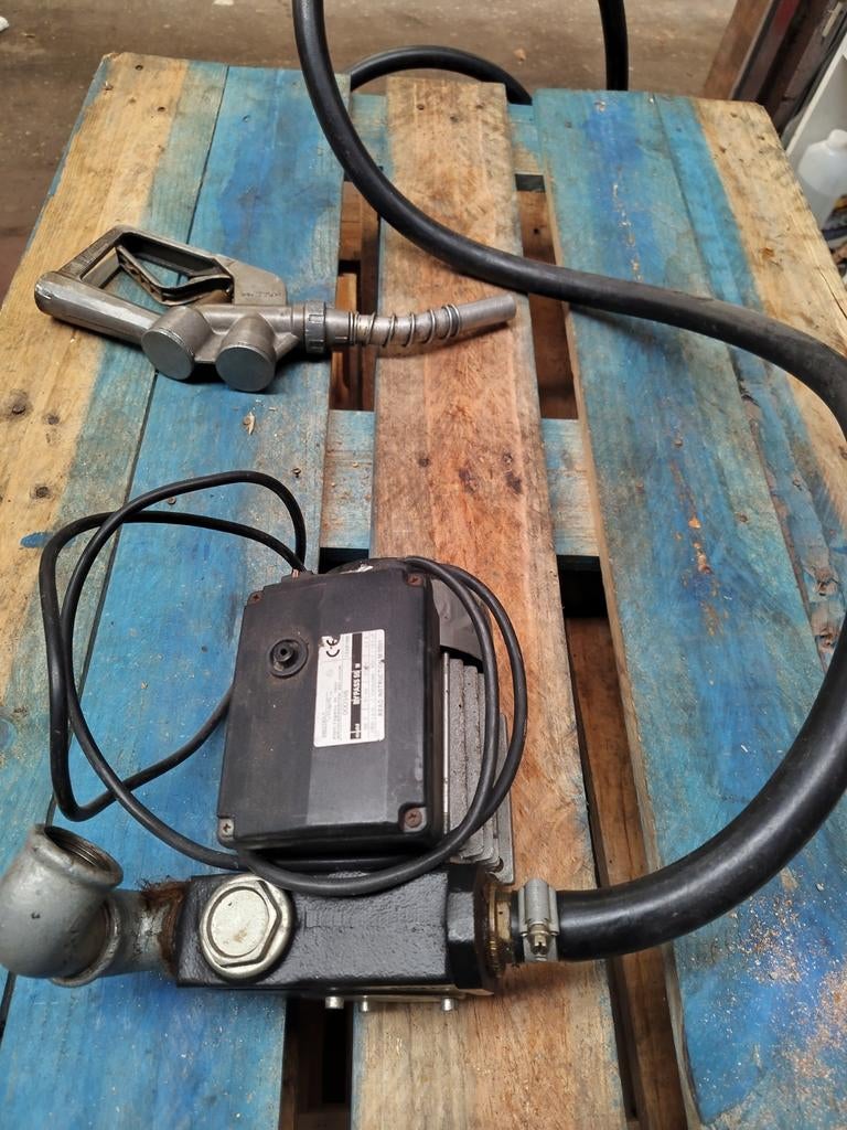 Pompe + pistolet cuve mazout diesel en très bon état, Enlèvement ou Envoi
