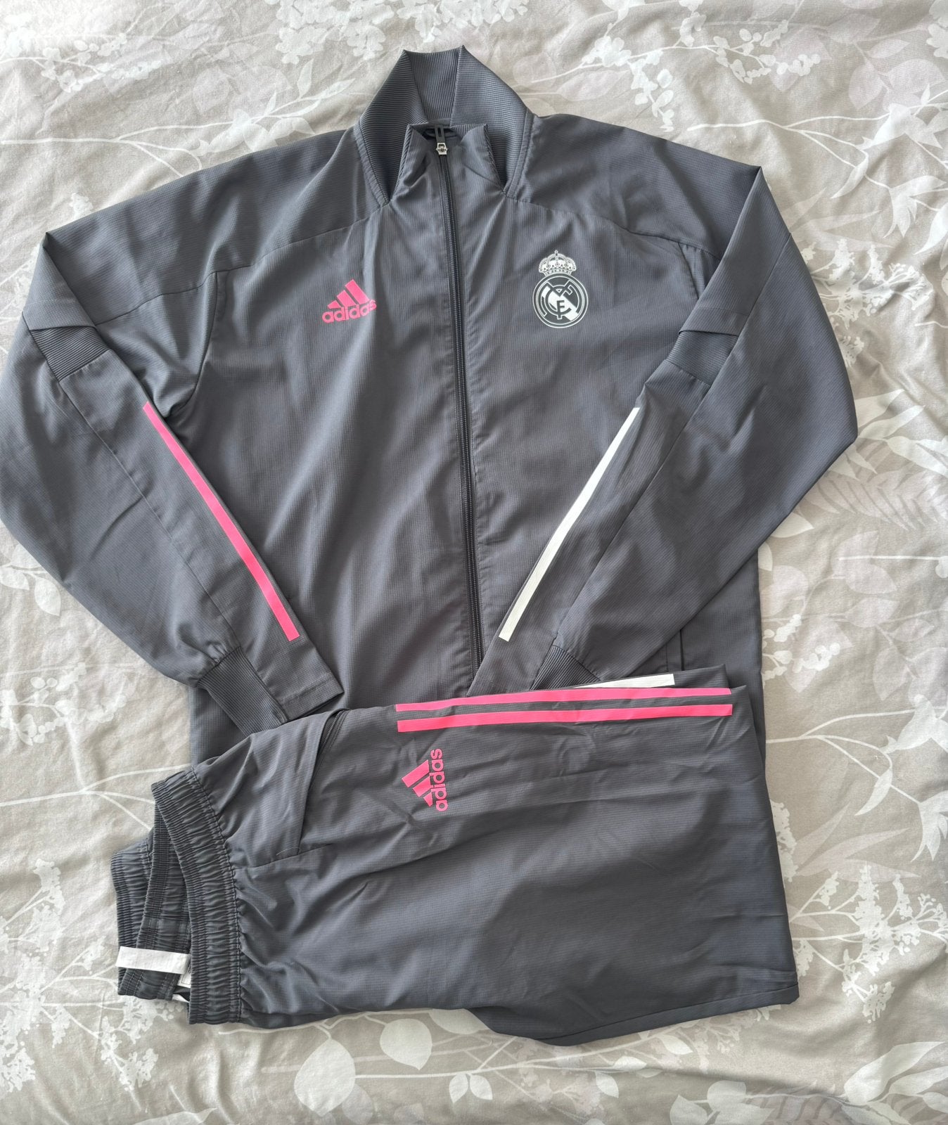 Ensemble training survêtement adidas real Madrid, Football, Gris, Comme neuf, Enlèvement