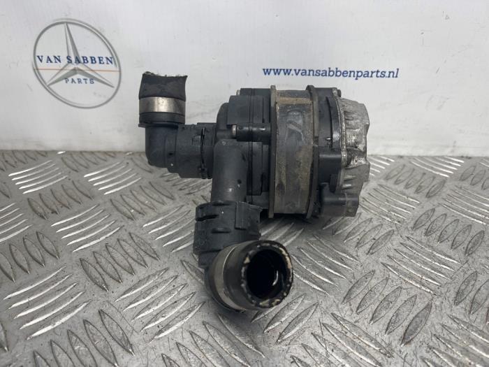 Pompe à eau d'un Mercedes C-Klasse, -, 3 mois de garantie, Utilisé, -