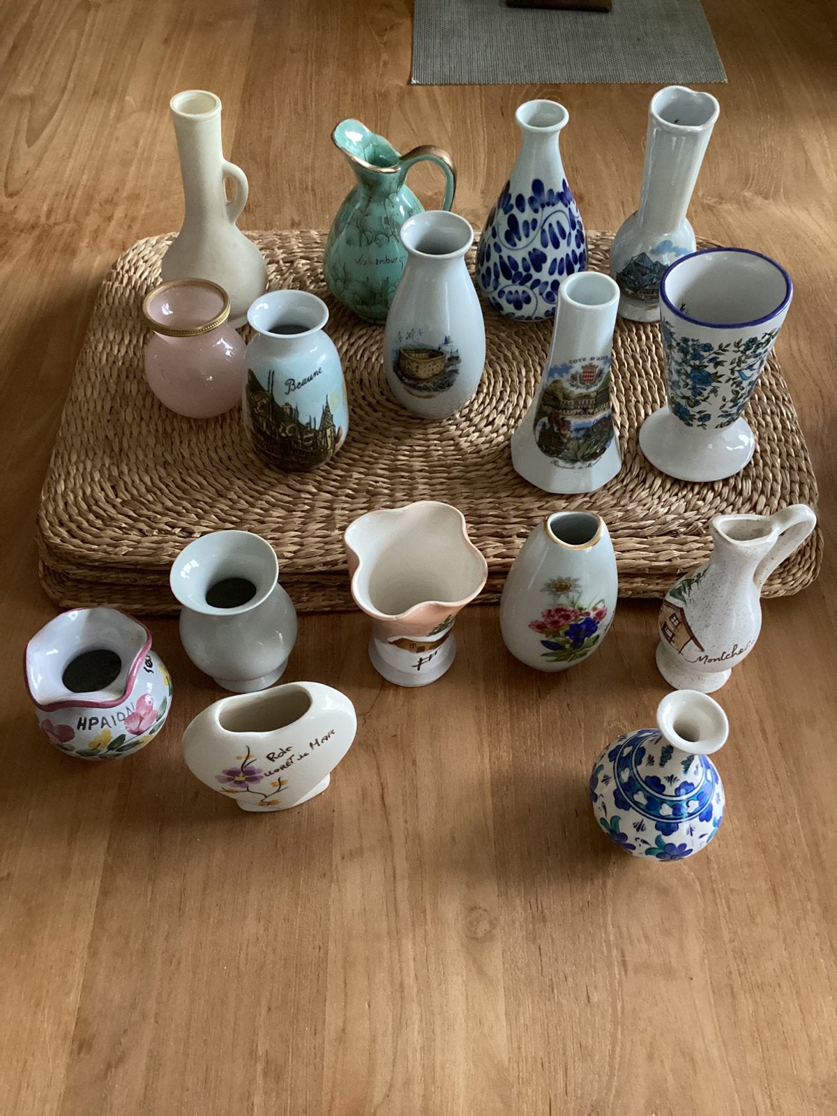 16 petits vases pour vitrine, Collections, Enlèvement